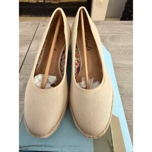 LifeStride Velocity 2.0 Cream Slip On Karma Size 5 1/2